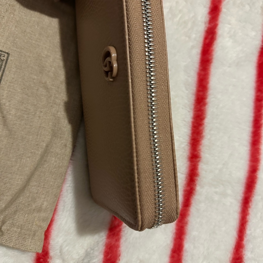 Gucci Beige Leather Wallet - Picture 9 of 13